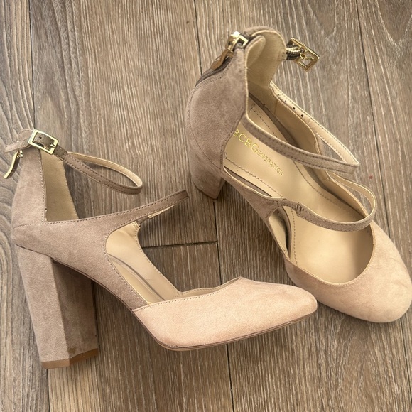 BCBGeneration Shoes - BCBGeneration Taupe/Beige Suede Chunky Heel Pumps (size 8.5)